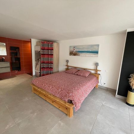 Studio 40M2 Avec Terrasse Le Mas De Lauriane Saintes-Maries-de-la-Mer Exterior photo