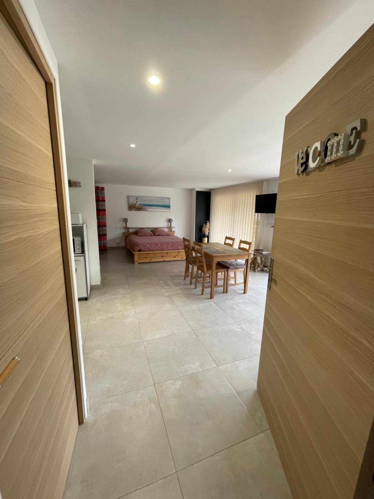 Studio 40M2 Avec Terrasse Le Mas De Lauriane Saintes-Maries-de-la-Mer Exterior photo