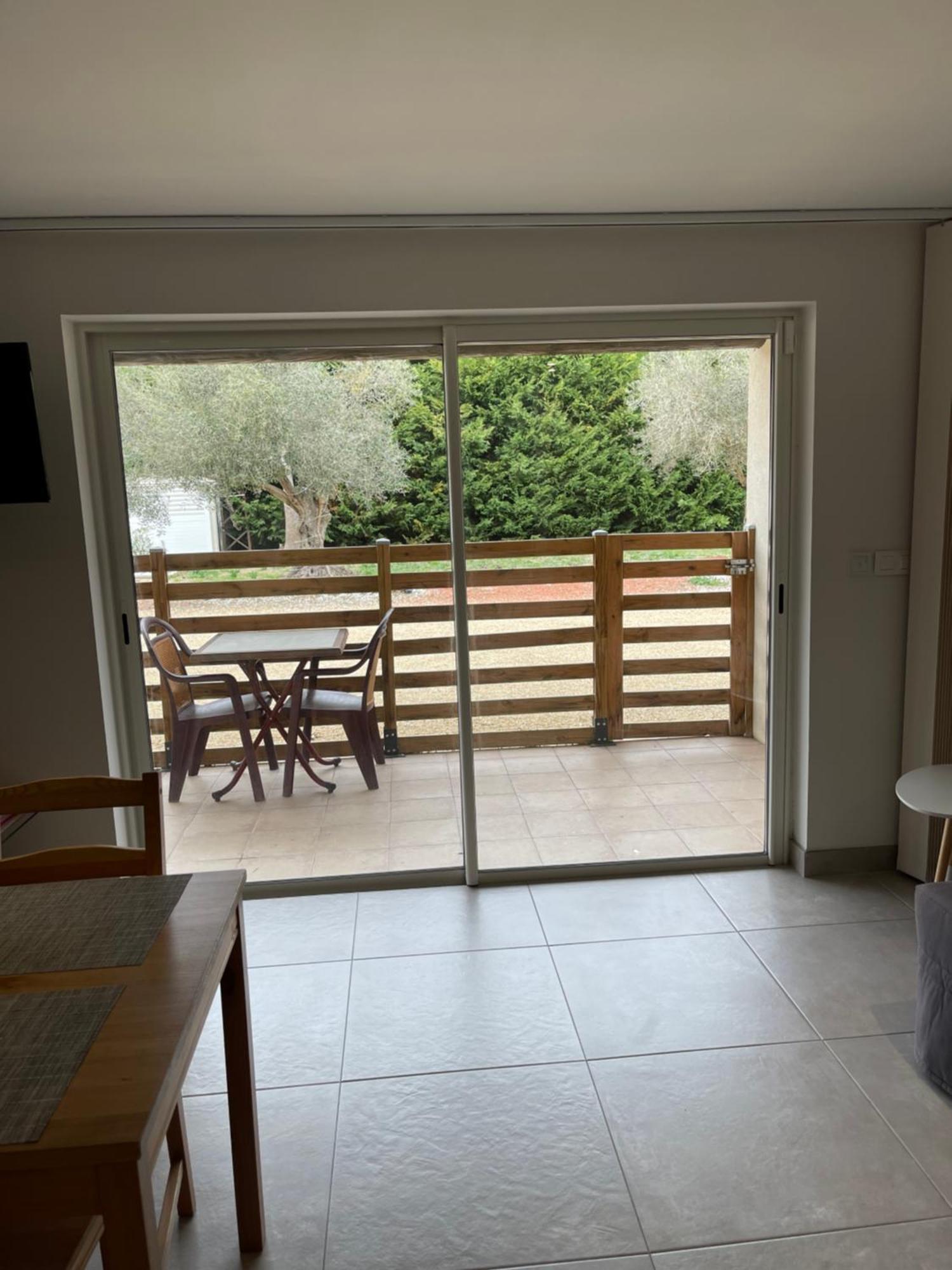Studio 40M2 Avec Terrasse Le Mas De Lauriane Saintes-Maries-de-la-Mer Exterior photo